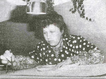 Михеева  Ирина Егоровна техник-картограф вносит исправления на карту. – 14 07  1991