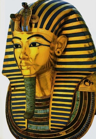 лицевая часть посмертной маски фараона