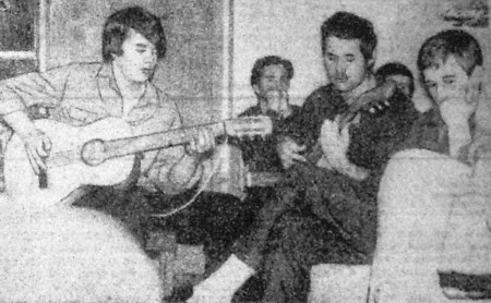 Выступают гитаристы -  БМРТ 431 Каскад  5 октября 1971