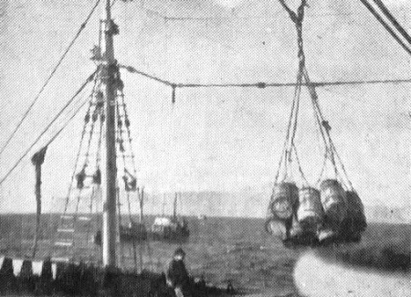 Прием груза с рыбопромыслового  судна -  ПБ Ян Анвельт 25 12 1965