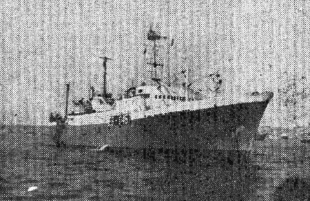 БМРТ-457 Каарел Лийманд на рейде порта Луанда после межрейсового ремонта.  – 13 01 1983 Фото В. КИТАНИНА.