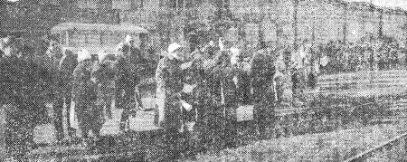 родные и близкие членов экипажа встречают судно - ПР Аугуст Корк 11 04 1987