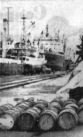 БМРТ-431 Каскад перед выходом в море получает продукты – 10 10 1969
