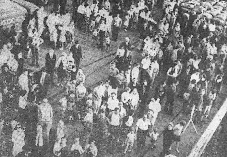Австралийцы  на пирсе смотрят на ПР Альбатрос – 1965 год