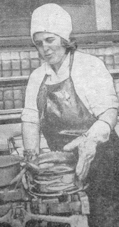 Халина Л. рыбообработчица самоотверженно трудится в юбилейном году - Рыбцех Эстрыбпром 13 10 1977