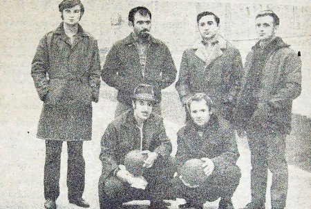 Соколов В.  старпом  и тренер сборной по волейболу РТМ 7192 Юлемисте в первом ряду слева  Штральзунд ГДР  - 13 06 1972