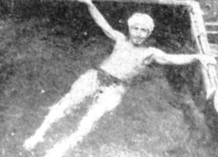 Самое приятное, искупаться в импровизированном бассейне- БМРТ-227 Аугуст Алле апрель 1966 фото Н. Лобырева матроса