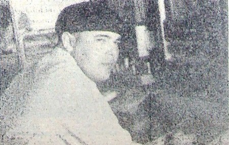 Абзалов Мухарам из Татрии  4-й помощник капитана, комсорг стоит у фиш-лупы    БМРТ  Феодор Окк 21 ентября  1972