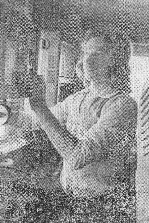 Кондрашин Виктор электрорадионавигатор  выпускник ТМУРП совершает 3-й рейс на судне - БМРТ-384 Коралл 07 08 1979