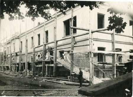 строительство  Затьмацкой  поликлиники  конец 1930-х  годов