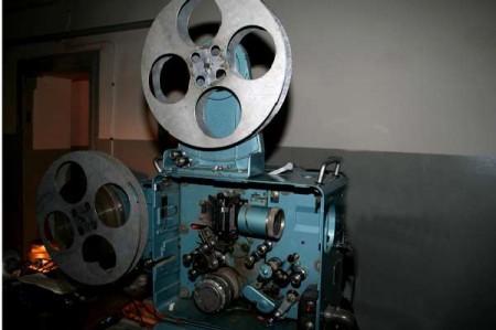 кинопроекционый  аппарат  КН-17 для  демонстрации  фильмов 35 мм