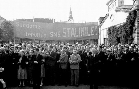 Приветствуя делегатов эстонский Думы в Таллине после аннексии Эстонии Советским Союзом