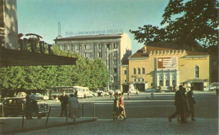 площадь Победы до выкорчевывания  парка в центре площади