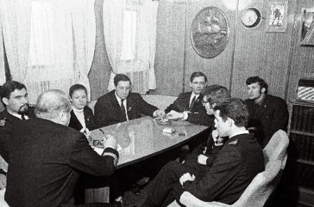 Фомин Георгий капитан Иоханнес Варес принимает делегатов комсомольской конференции 1970