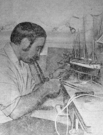 Рааг Андрес боцман все свободное время посвящает любимому занятию —изготовлению парусников -  БМРТ-474  ОСКАР СЕПРЕ  09 10 1973