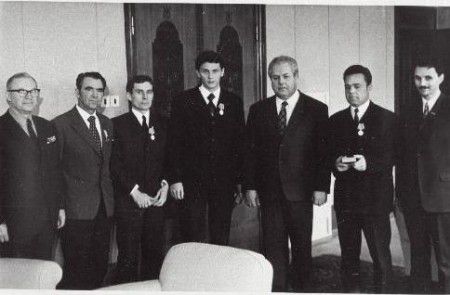 награждние - второй справа капитан Андреев Николай -  1973
