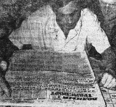 Рыбаки читают газету Водный транспорт – ТБОРФ 22 06 1960 фото Марта  Никольского