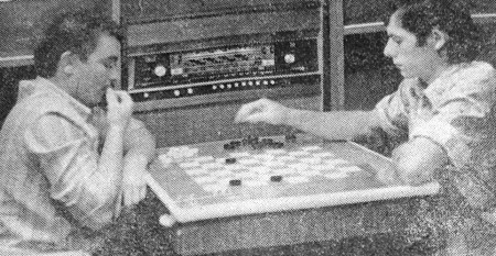 Шашки - любимая  игра многих рыбаков  БМРТ-605 - 08 07 1976