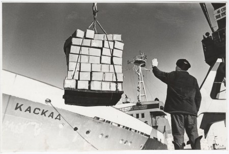 матрос на разгрузке в порту – БМРТ-431 Каскад  02 03 1968