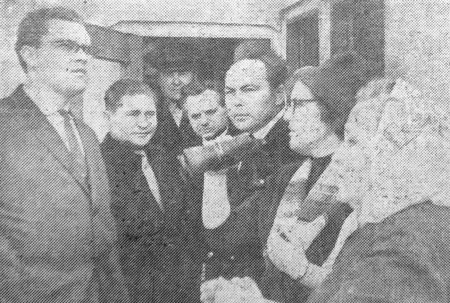 жена Яна Анвельта (справа), его дочь и сын среди моряков плавбазы Ян Анвельт – 25 04 1964