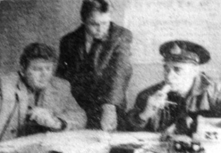 Галанжин В.  начальник  грузового района порта и диспетчера порта  (В. Чернухин справа) – ТМРП 25 11 1970