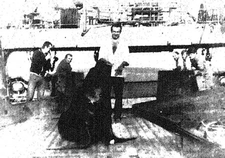 Герасимов И.  шеф-повар подружился с морским львом - БМРТ-605  Мыс Челюскин 06 12 1988