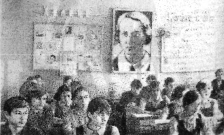 комсомольская группа имени Хелен Кульман 9-в класса -  15 средняя школа Таллина 09 09 1971