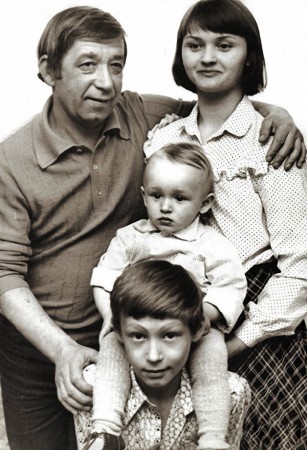 Борислав Брондуков с семьей