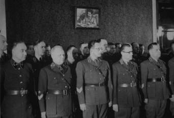 Офицеры бывшей эстонской армии дают присягу СССР