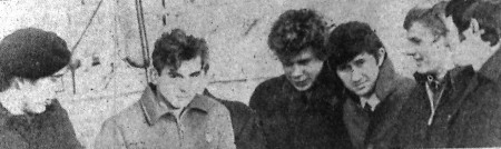 Группа курсантов Ростовского мореходного училища -  БМРТ-463 Андрус Йохани  25  12 1968