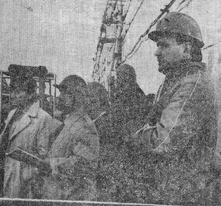 Дунтау  А.  на  грузовой    рампе. Внимательно   следят члены жюри за докерами-механизаторами - ТМРП 24 10 1987