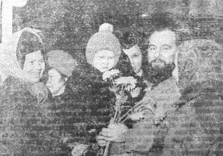 Солодовник Виктор тралмастер -  его сердечно встретила вся семья - БМРТ-489 Юхан Лийв 12 12 1974