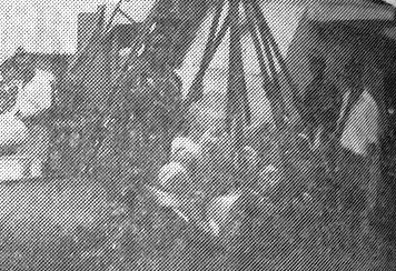 Сдаем груз рыбы-капитана в Лагосе – БМРТ-227 08  12 1965 фото П. Кудрина