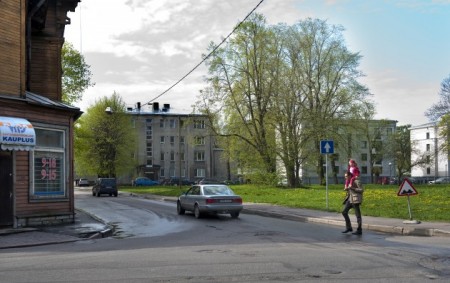 Таллин,  улица Соо-Никонова после сноса дома справа