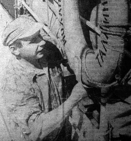 Родыгин Александр матрос, проверяет закрепление спасательного круга - БМРТ-396   Иоханнес Рувен  08 10 1974