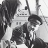 Рооз А.  (справа)помощник рыбмастера . Один из лучших работников плавбазы Йоханнес Варес,  сдает Атлантическую сельдь приемщице А. Ниинеметс - 10.1960
