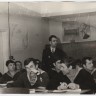 Курсанты ТМШ  ЭРПО  «Океан» на уроке управления судном 1972