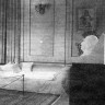 снимок Большого зала, где умер Сталин  согласно  медицинскому  заключению от кровоизлияния в мозг.  Рядом-посмертная маска