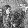 Кангур Ф. вручает цветы молодому избирателю – 15 06 1966