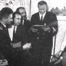 Шальнов Анатолий  2-й механик читает свои стихи - БМРТ-0436 Кристьян Рауд - октябрь 1966