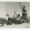 ПБ Урал и ПР Альбатрос у ее борта   в Рыбном порту 1967