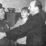 Разуваев М. бригадир дизелистов  ТСРЗ  встречает сына из армии – 01 01  1966