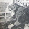 Зуев Лев старший мастер добычи  БМРТ 604 Рудольф Сирге  ремонтирует рубашку трала - 27 июня 1974 года