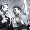 Горбачев  Анатолий  слева старший  мастер добычии справа мастер добычи Анатолий Ставицкий СРТР-9122 25  май 1966 года