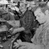 моряки Рихарда Мирринга за обработкой  рыбы-сырца - 13 01 1977