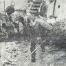 Матвеев Николай матрос БМРТ 250 Яан Коорт занят уборкой рыбы в бункер 25 мая 1972