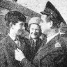 Кошманов  С.  первый  помощник  БМРТ-248 и его жена Кошманова И. работница ЭПУРП провожают сына Алексея на экскурсию  - 15 -05 1969