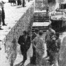 Штурманский совет на стенке причала Лас-Пальмаса  – БМРТ-384 Коралл 28 09 1969 фото А. Куросанова