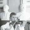 Играет на срипке член секции Дворца Пионеров  Таллина Колбасенко В.  1948