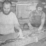 Сушко Н. и Н. Андрющенко, матросы с огоньком трудятся они на обработке уловов - РТМС-7535 ЛЕМБИТ ПЭРН 30 11 1976